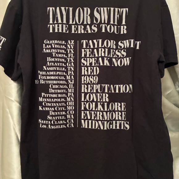 Taylor Swift The Eras T-Shirt 2023 Black Tour Cities On Back Size Medium VGUC - Picture 2 of 6